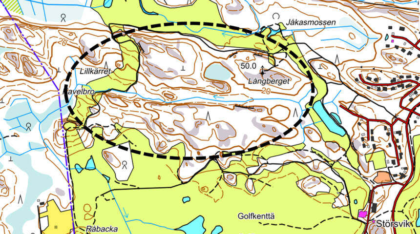 Terrängkarta över Pickala Golfs område där ett bergigt område bland golfbanorna markerats.